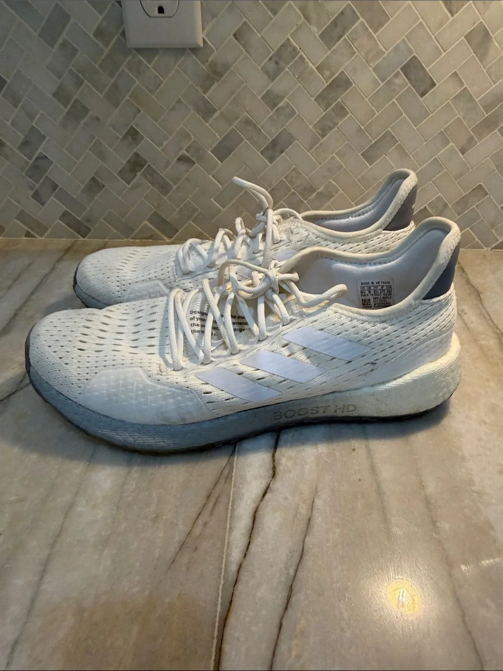 Men’s Adidas HD Pulseboost White Running Sneakers Size 9.5.
